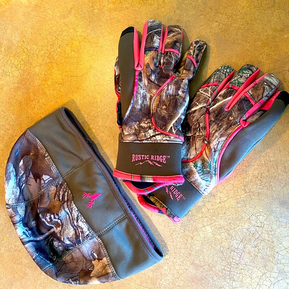 Hunting hat and gloves